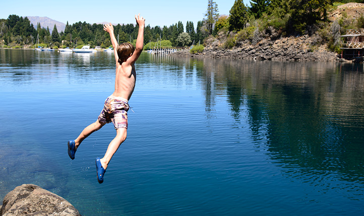 Nejrizikovější letní úrazy? Skoky do neznámé vody